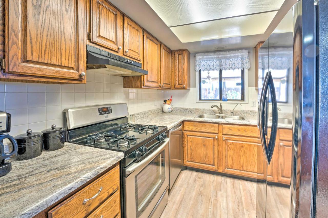 Lake Havasu Home With Pool - 2 Miles To Waterfront! مدينة ليك هافاسو المظهر الخارجي الصورة